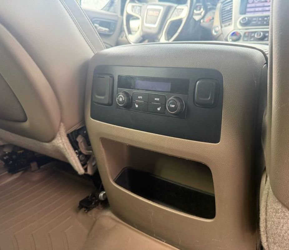 Used 2016 GMC Yukon SLT AWD/4WD image 38