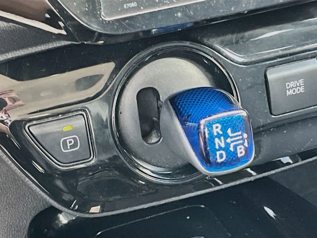 Used 2022 Toyota Prius Limited FWD image 17