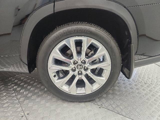 Certified 2025 Toyota Highlander Limited AWD/4WD image 20