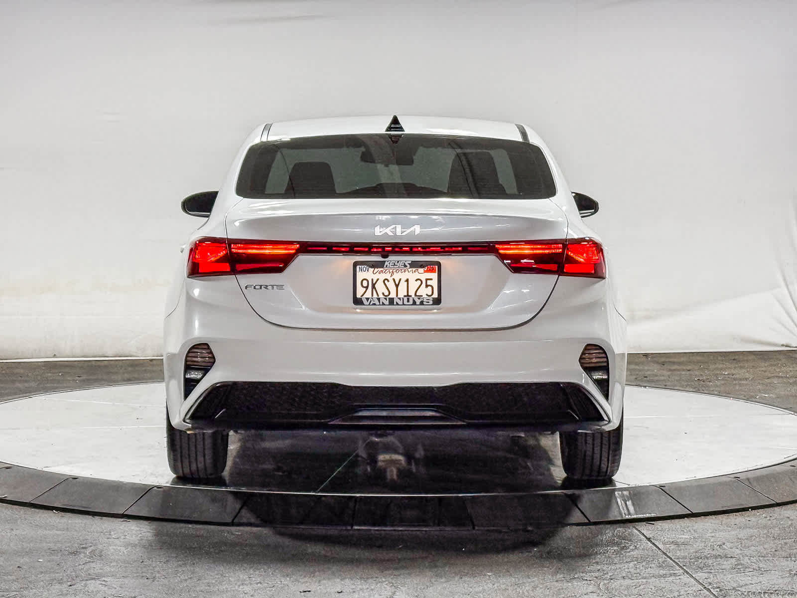 Used 2024 Kia Forte LXS FWD image 3