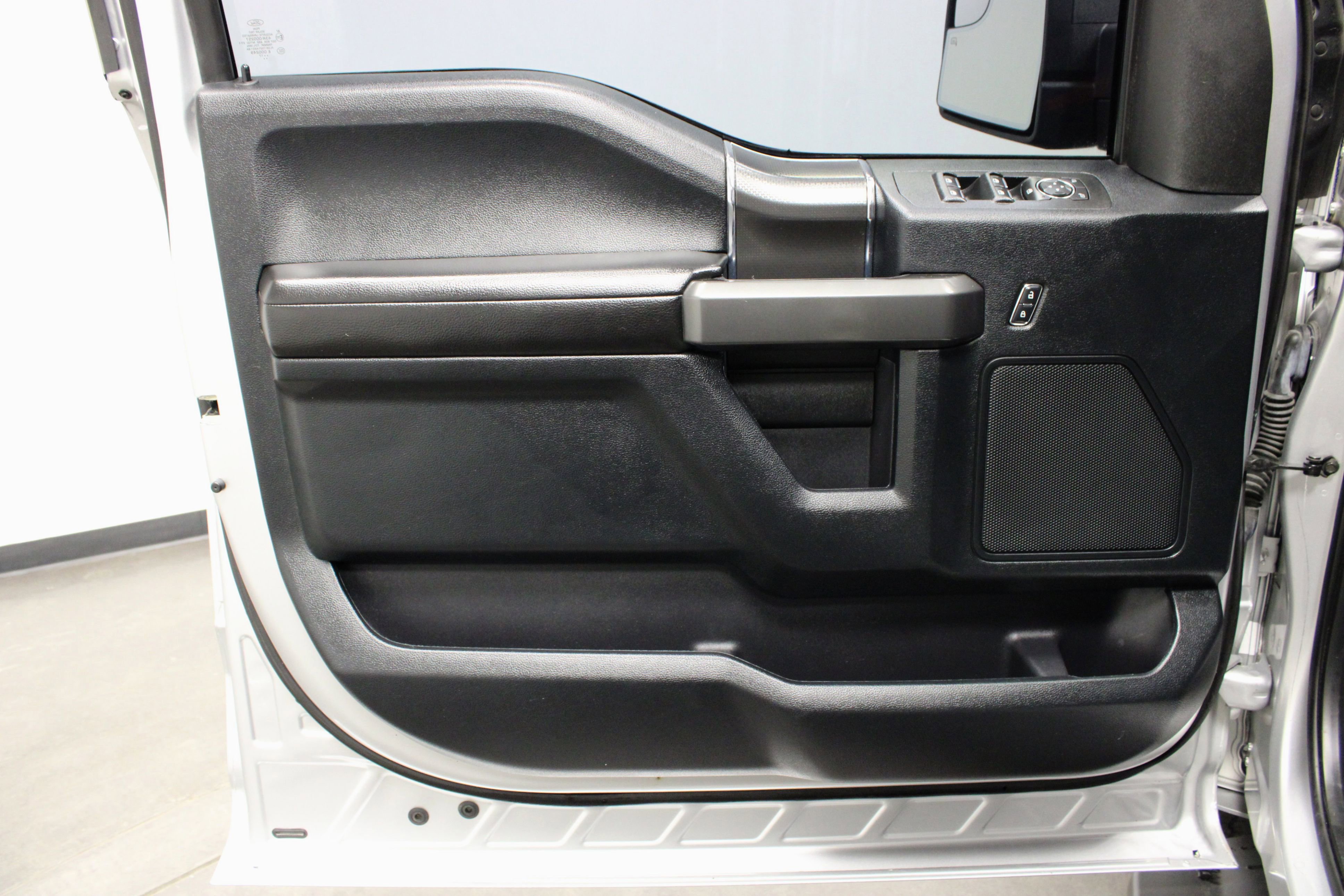 Used 2017 Ford F150 XLT w/ Equipment Group 302A Luxury image 13