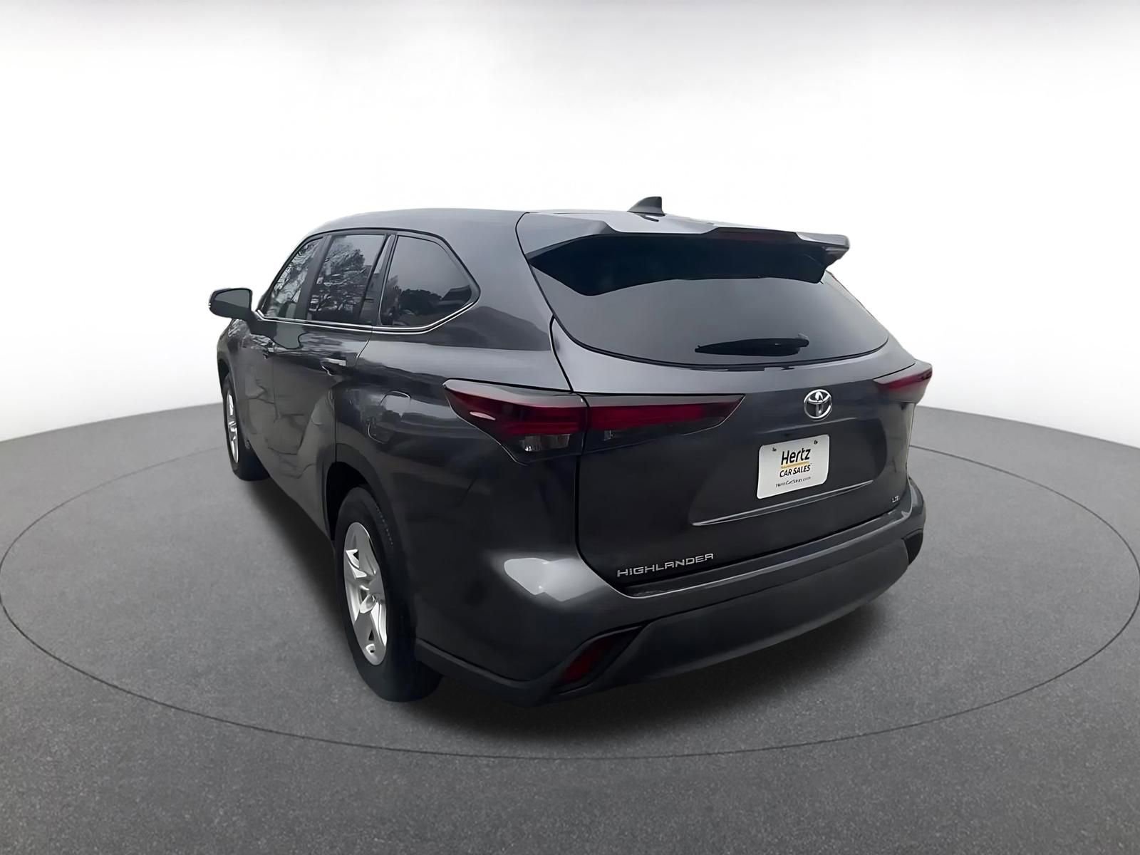 Used 2025 Toyota Highlander LE image 11