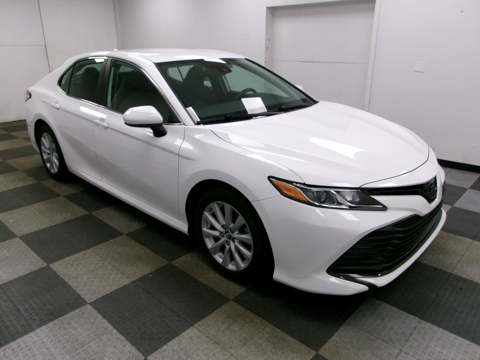 Used 2019 Toyota Camry LE FWD image 13