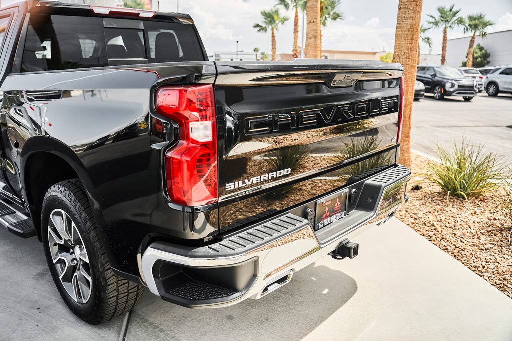 Used 2022 Chevrolet Silverado 1500 LT AWD/4WD image 7
