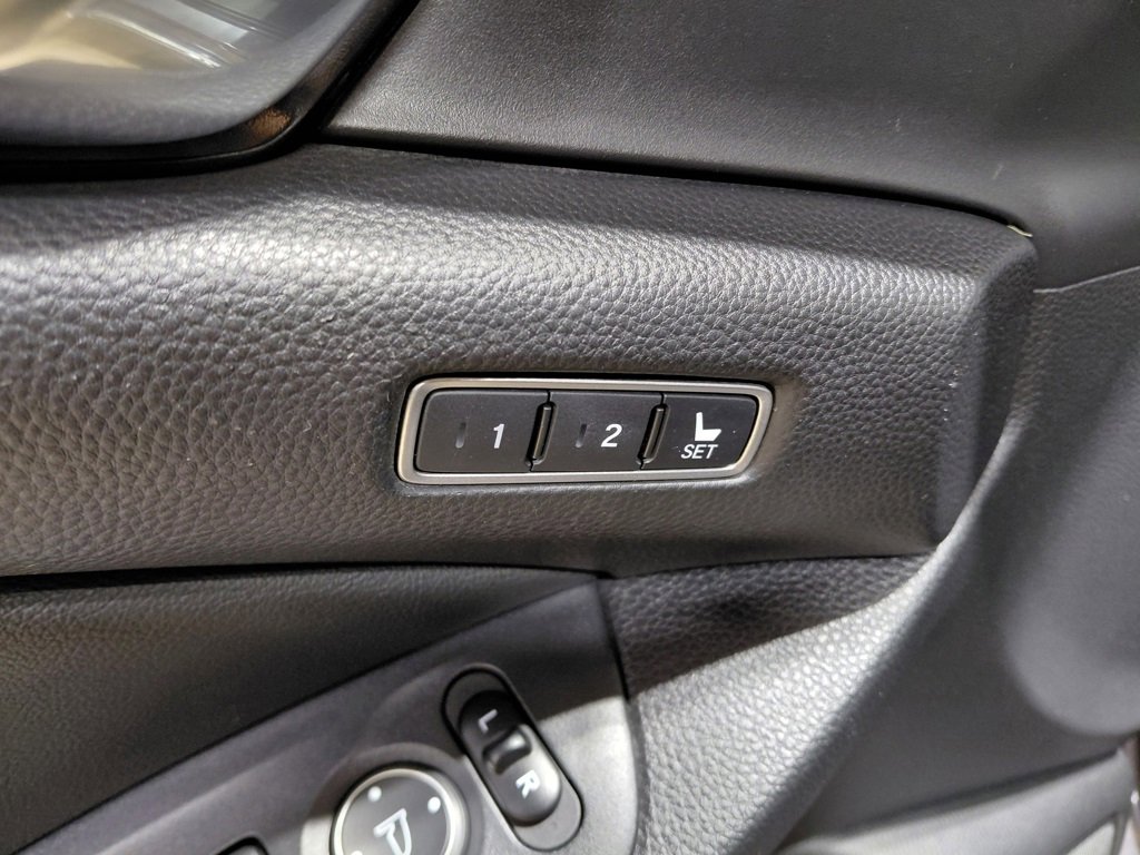 Used 2019 Honda Accord Touring image 10