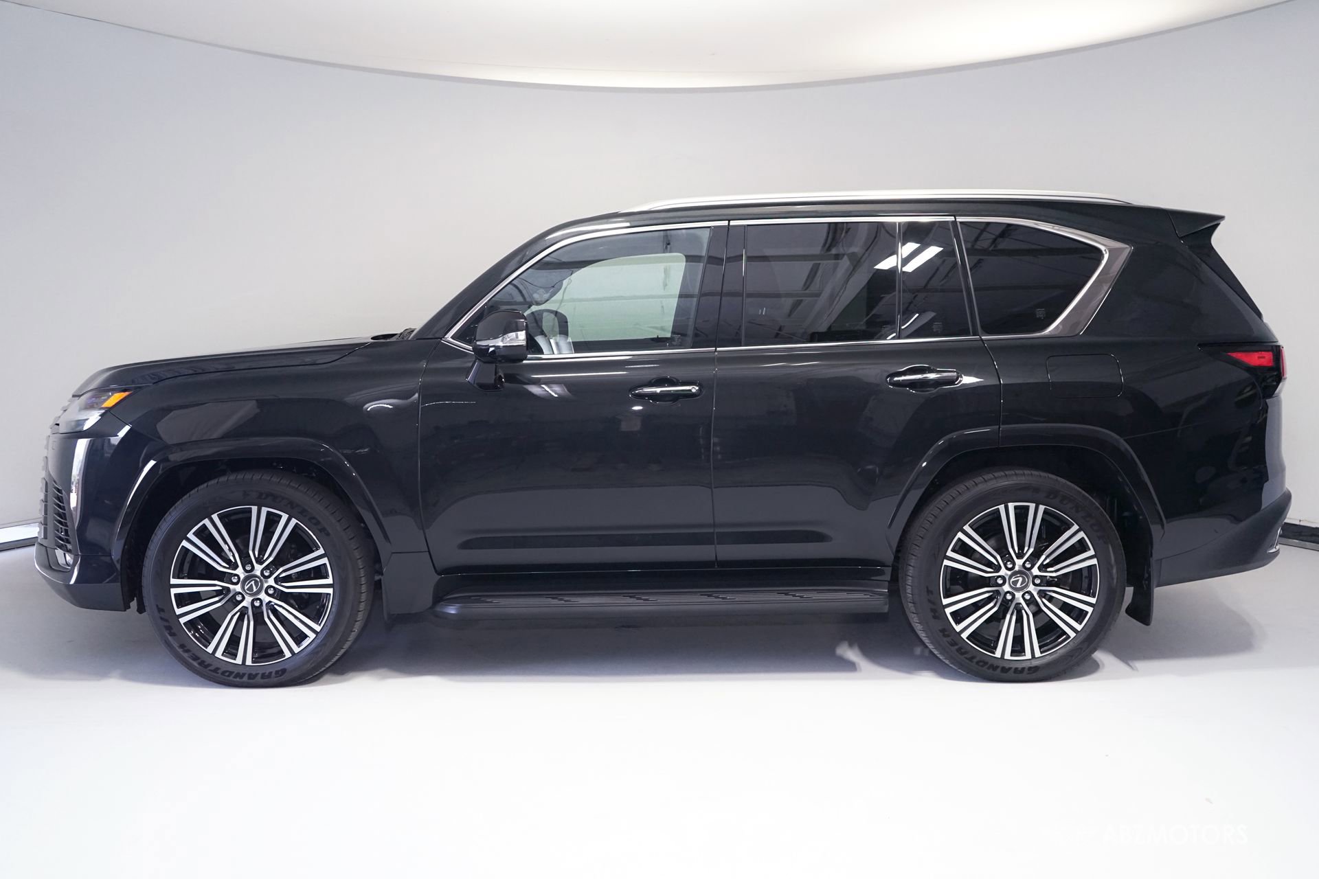 Used 2025 Lexus LX 600 4WD w/ Accessory Package (2T) image 5