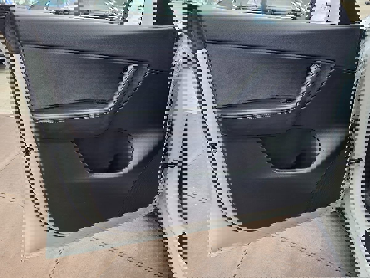 Used 2021 Tesla Model Y Long Range AWD/4WD image 29