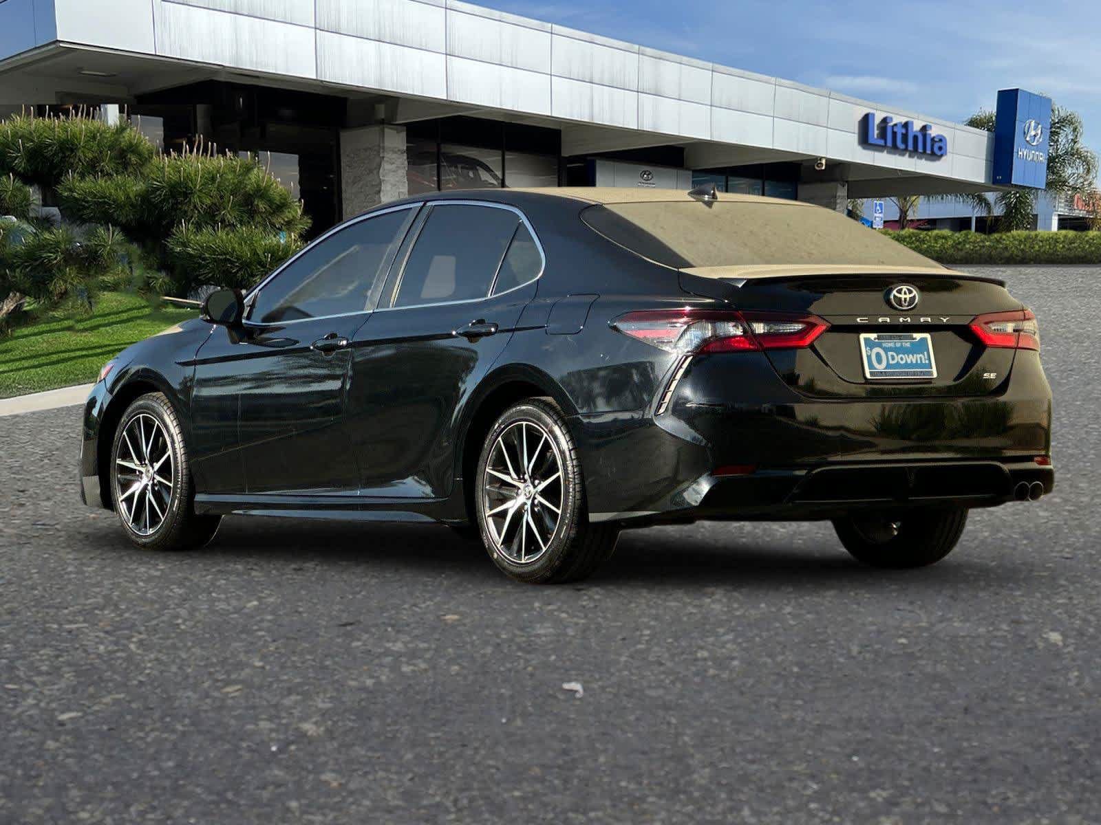 Used 2022 Toyota Camry SE FWD image 7