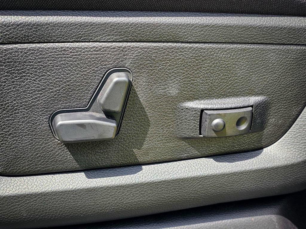 New 2026 RAM 3500 Big Horn AWD/4WD image 17