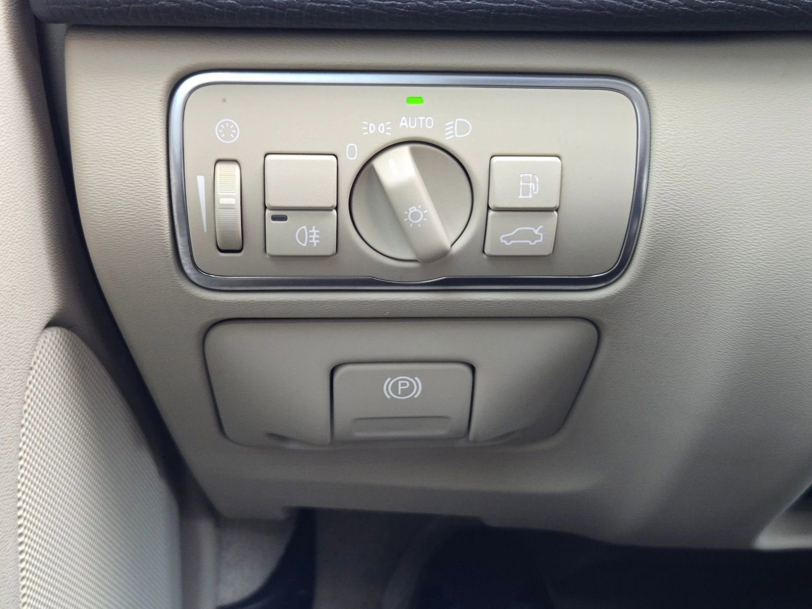 Used 2015 Volvo XC60 T5 image 31