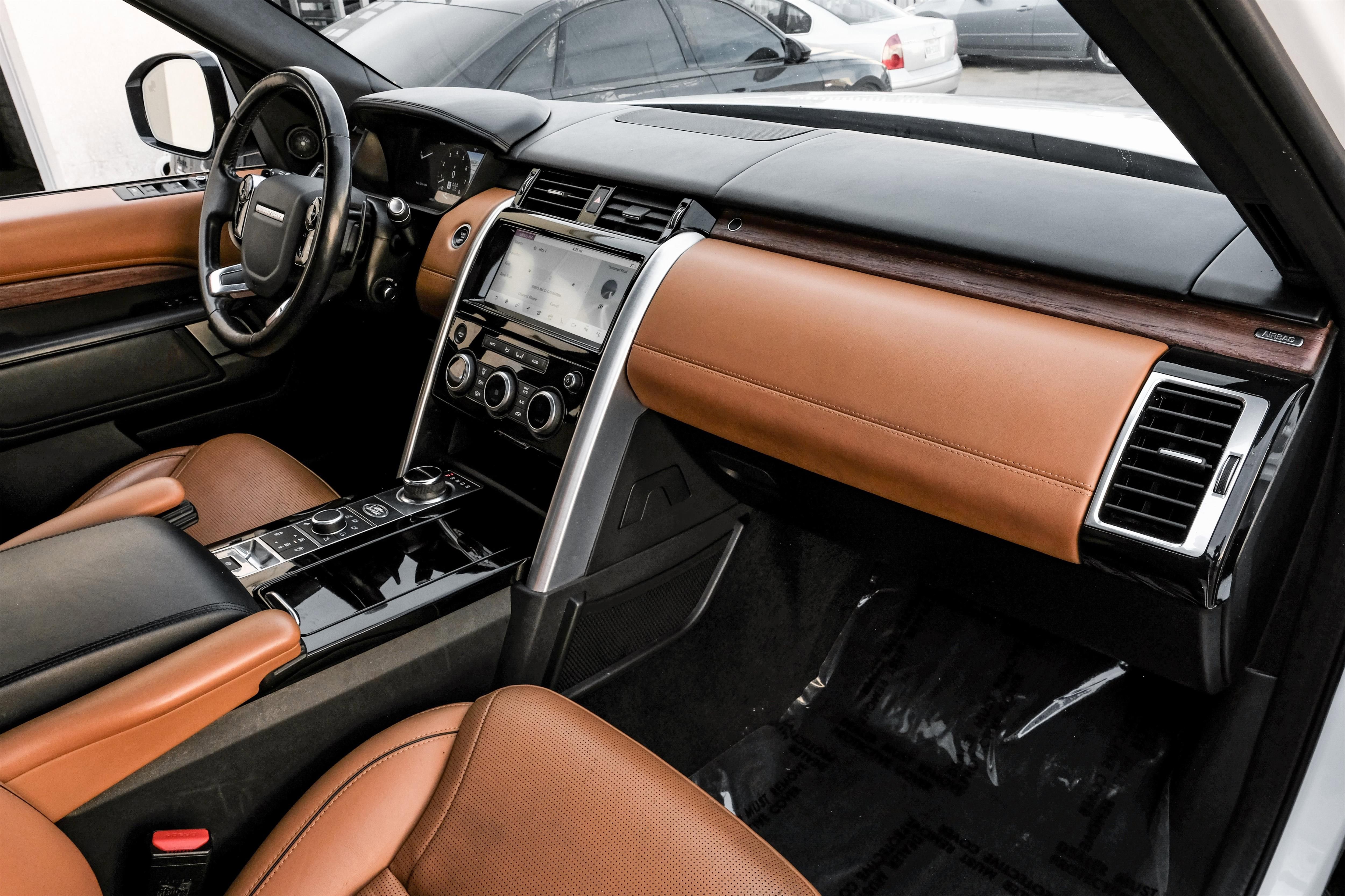 Used 2020 Land Rover Discovery HSE Luxury image 12