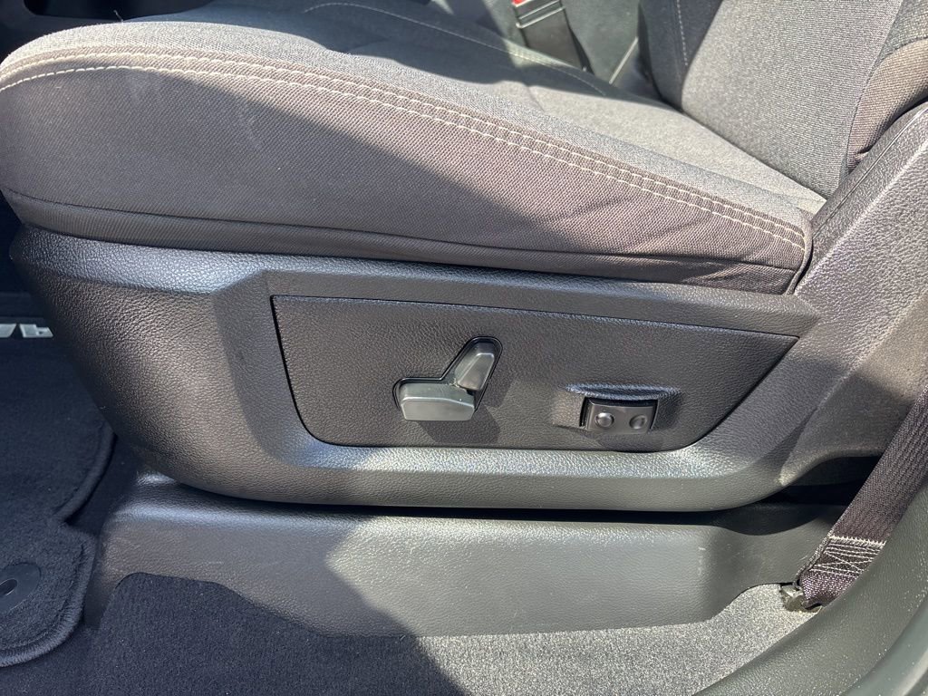 Used 2024 RAM 3500 Big Horn w/ Sport Appearance Package image 22