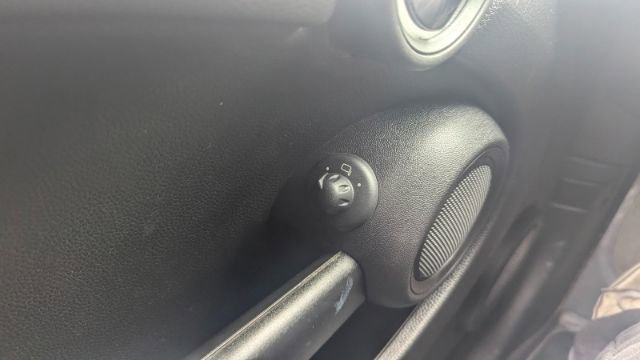 Used 2011 MINI Cooper Convertible image 34