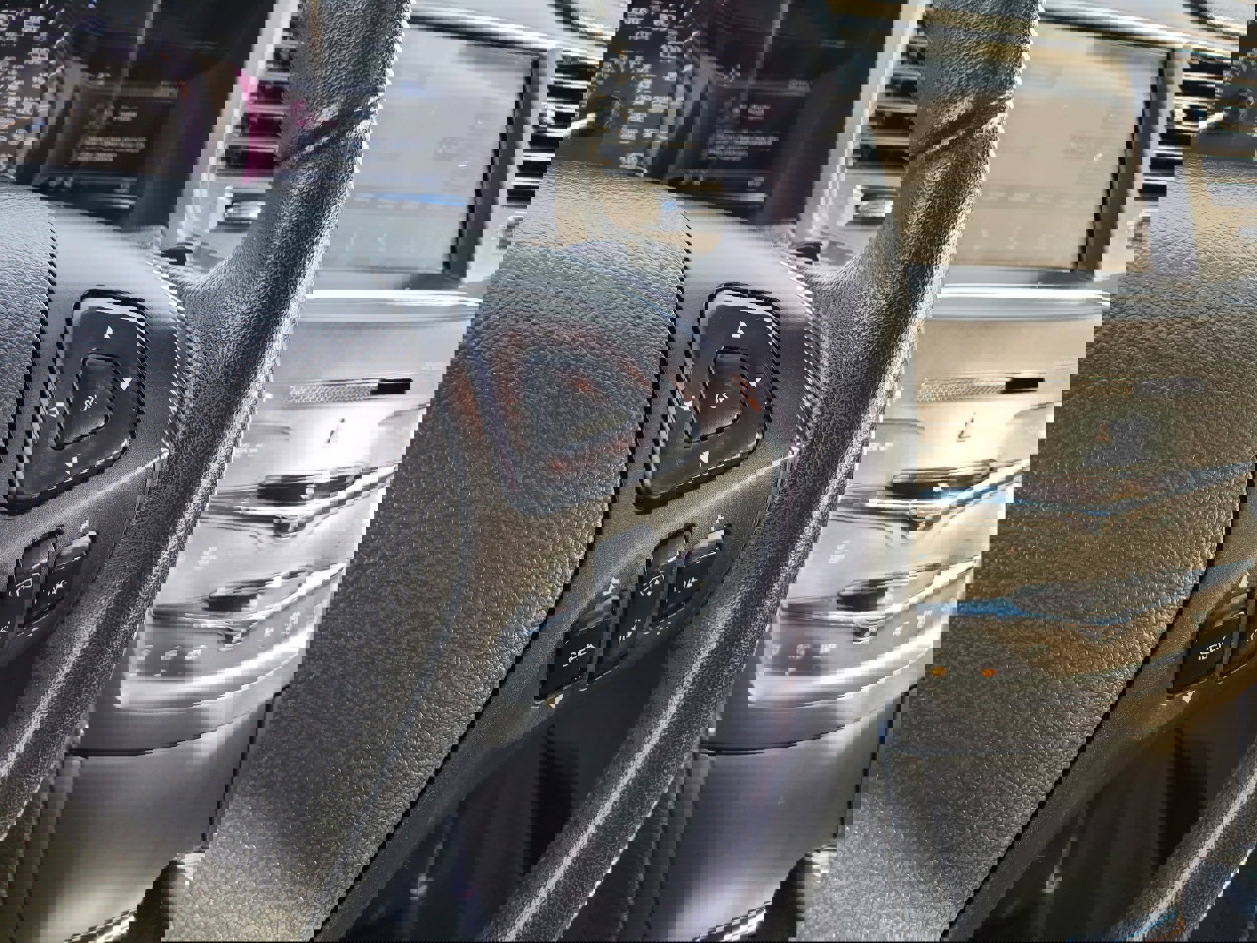 Used 2016 Lincoln MKS image 16