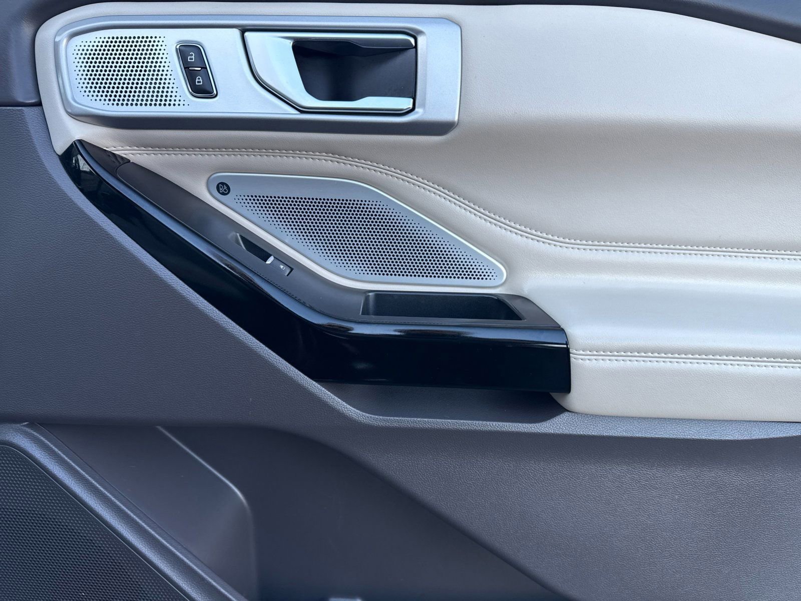 Used 2022 Ford Explorer Platinum w/ Equipment Group 601A image 21