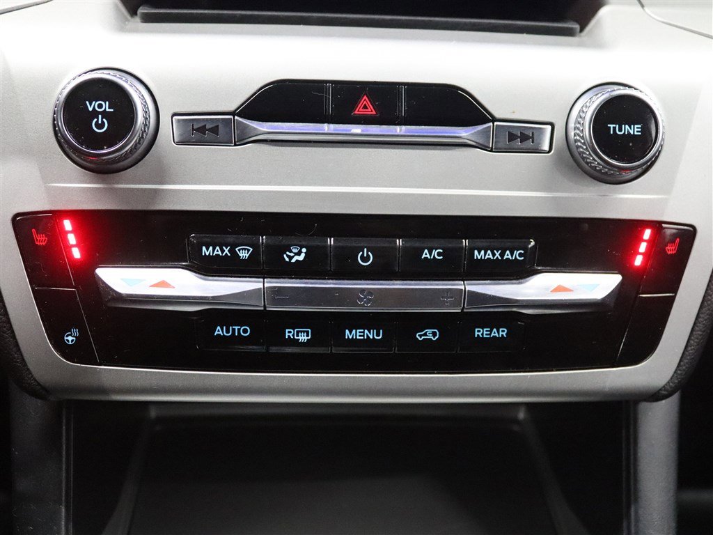 Used 2022 Ford Explorer XLT w/ Equipment Group 202A AWD/4WD image 28