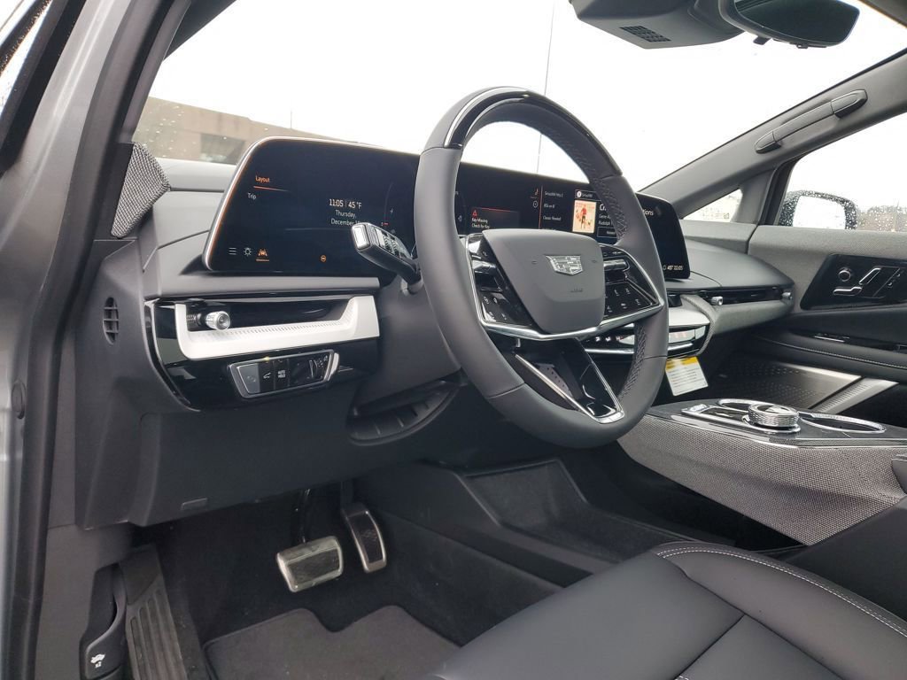 New 2026 Cadillac Optiq Luxury 1 image 11