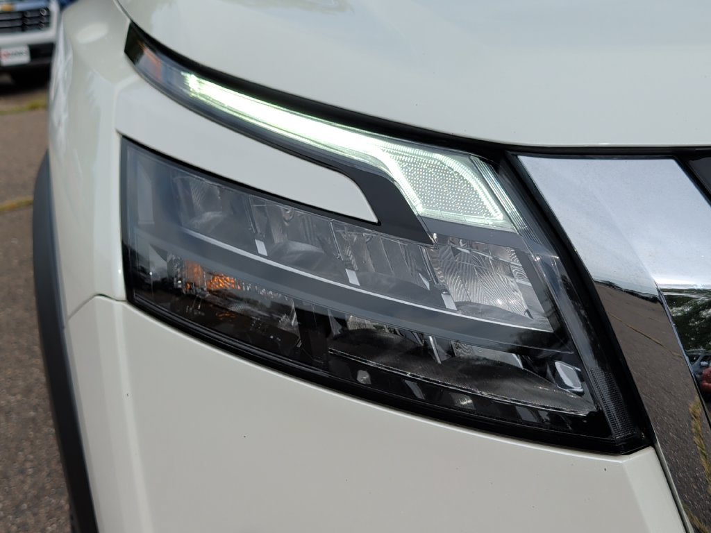 Used 2024 Nissan Pathfinder SV AWD/4WD image 42