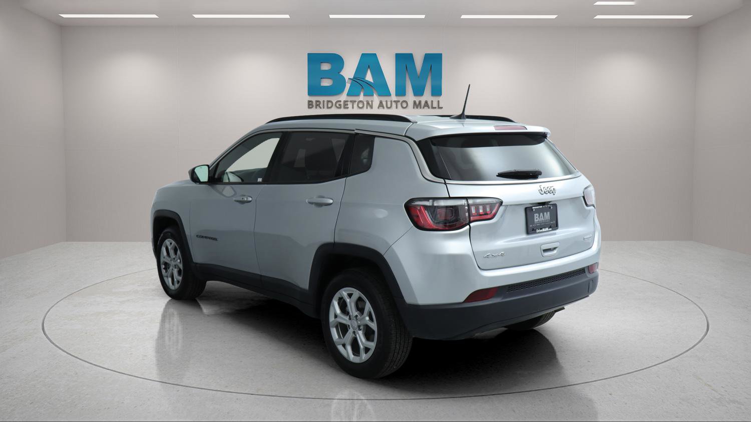 Used 2024 Jeep Compass Latitude image 8