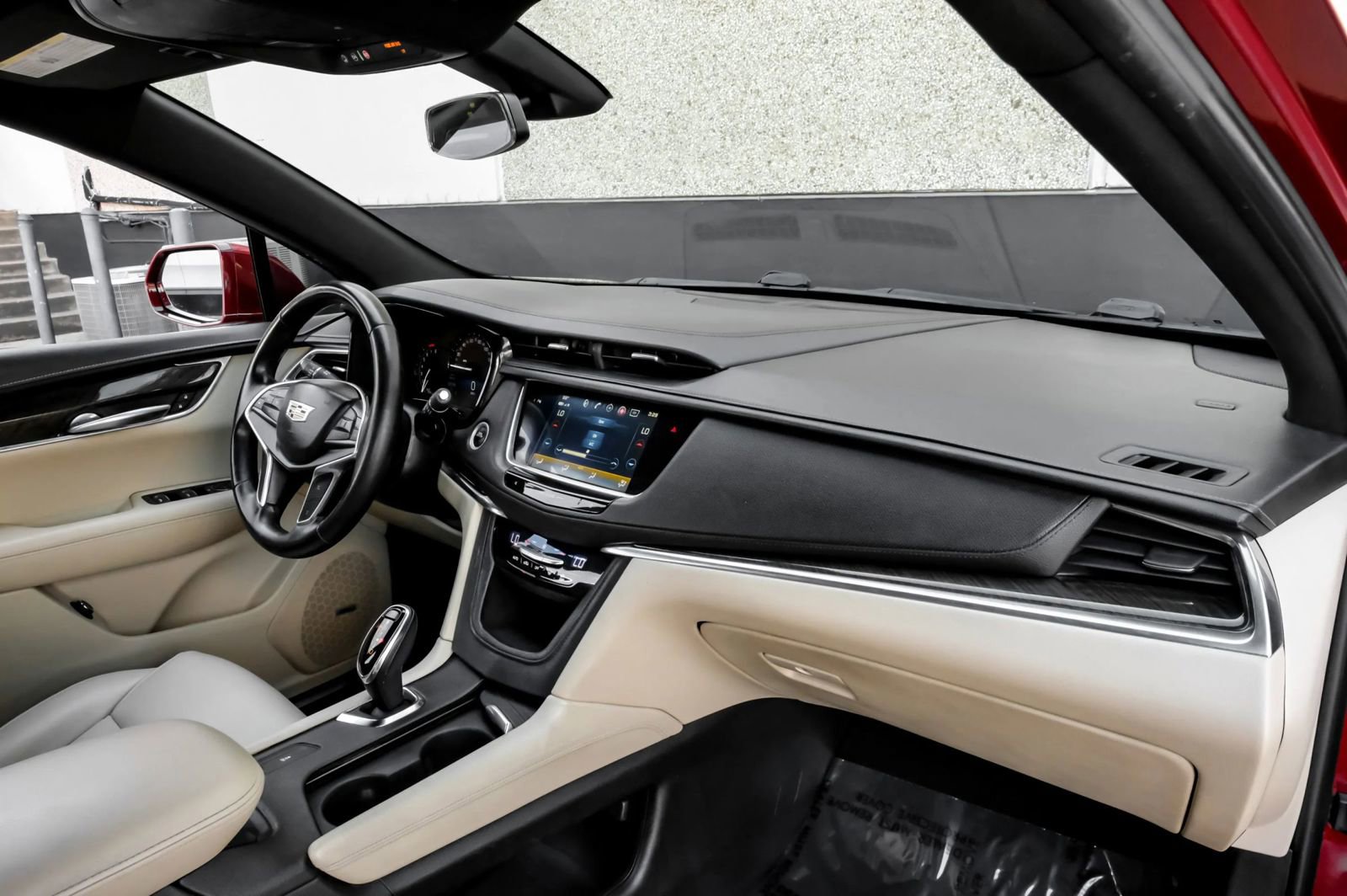 Used 2018 Cadillac XT5 FWD image 17