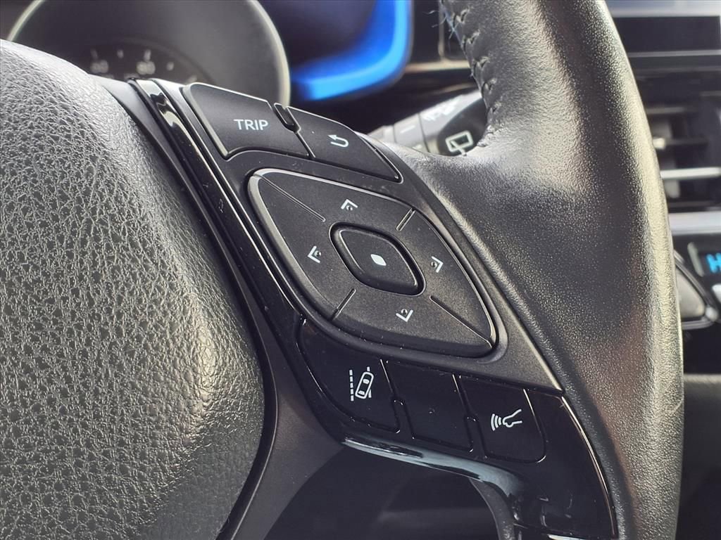 Used 2021 Toyota C-HR LE image 27
