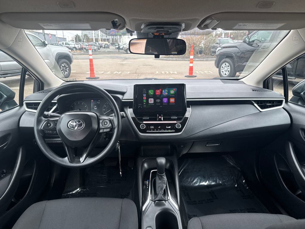 Used 2025 Toyota Corolla LE FWD image 10