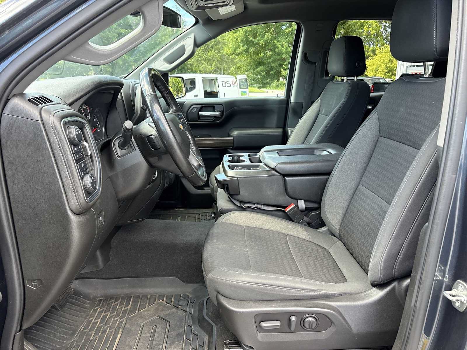 Used 2021 Chevrolet Silverado 1500 LT AWD/4WD image 18