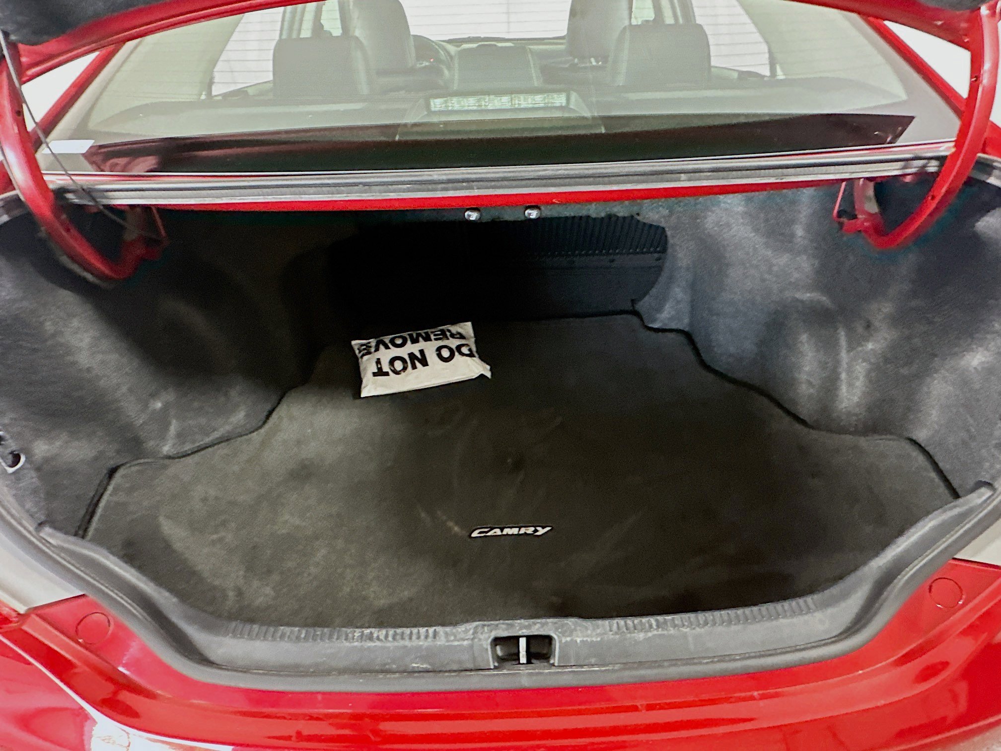 Used 2013 Toyota Camry L image 24