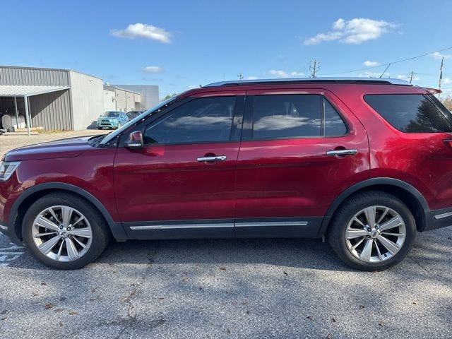 Used 2018 Ford Explorer Limited w/ Ford Safe & Smart Package image 2
