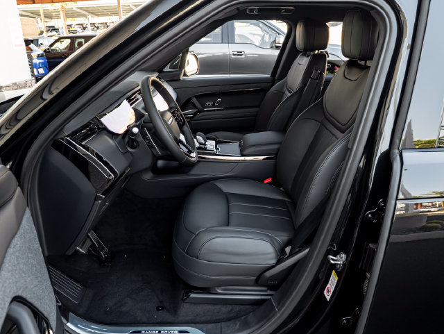 New 2026 Land Rover Range Rover Sport Dynamic SE AWD/4WD image 14