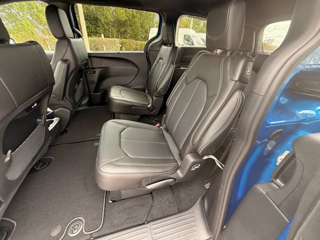 New 2026 Chrysler Pacifica Select image 24