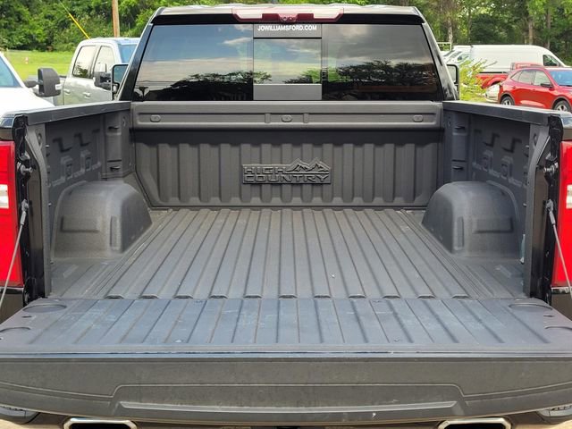 Used 2021 Chevrolet Silverado 1500 High Country w/ Technology Package AWD/4WD image 9