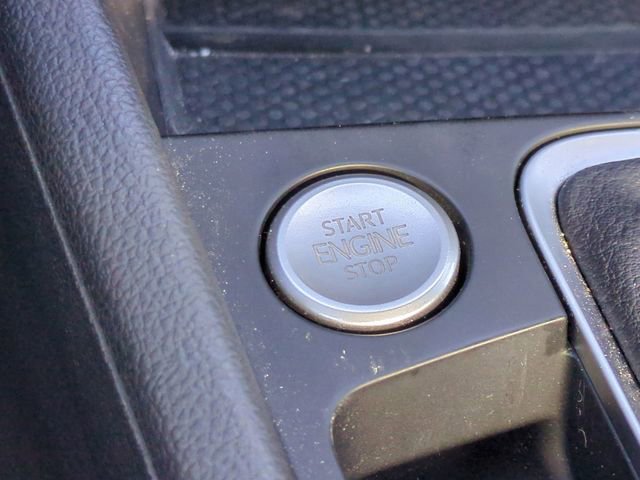 Used 2025 Volkswagen Jetta SE image 33