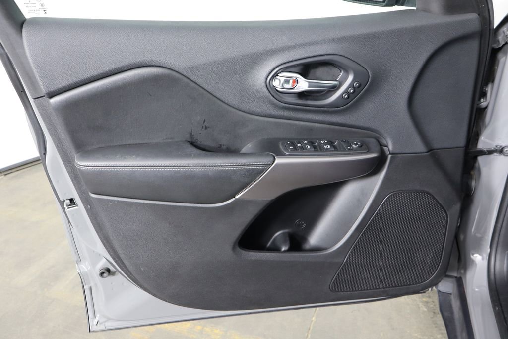 Used 2019 Jeep Cherokee Limited image 20