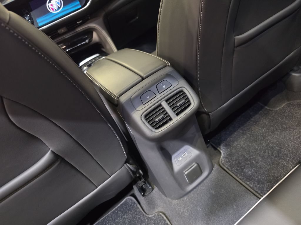 Used 2021 Buick Envision Avenir w/ Technology Package II FWD image 23