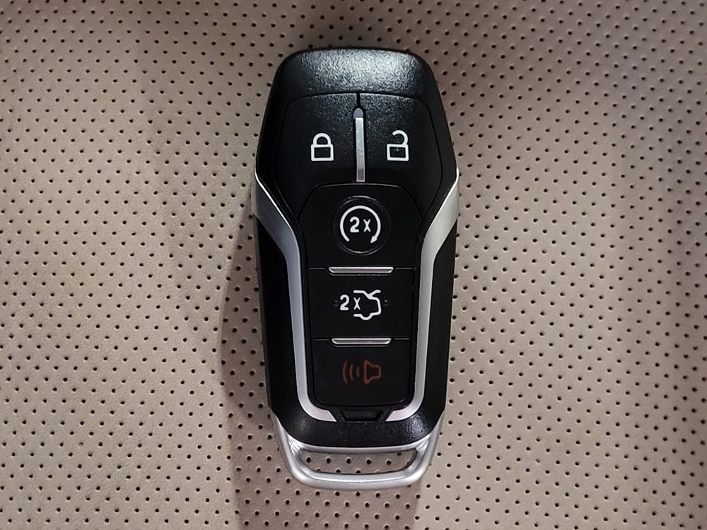 Used 2016 Lincoln MKX Reserve w/ Technology Package FWD image 32