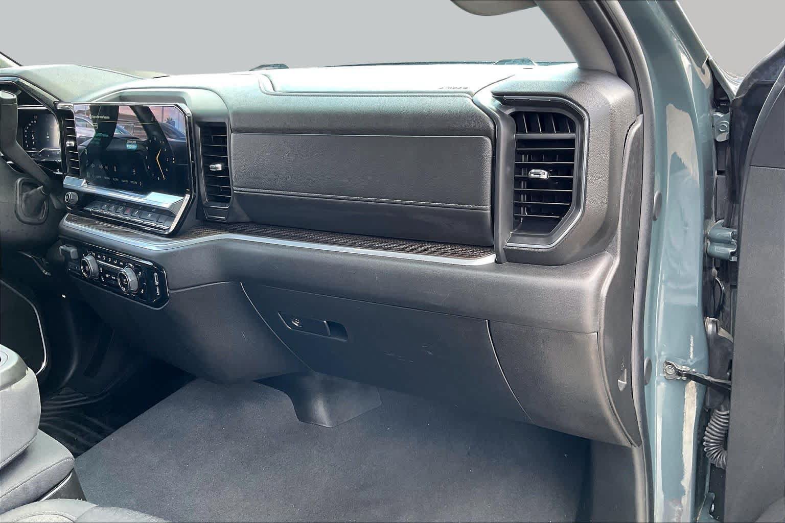 Used 2025 Chevrolet Silverado 1500 LT AWD/4WD image 17