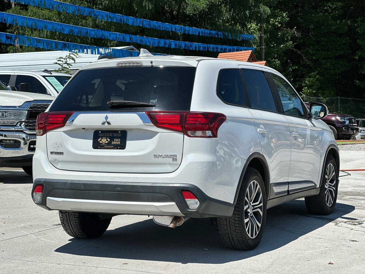 Used 2017 Mitsubishi Outlander SE AWD/4WD image 7