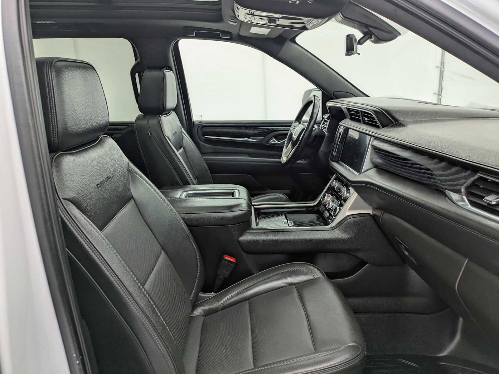 Used 2021 GMC Yukon XL Denali w/ Denali Premium Package image 26