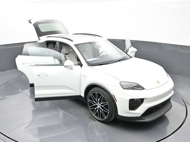 Certified 2025 Porsche Macan Electric RWD image 35