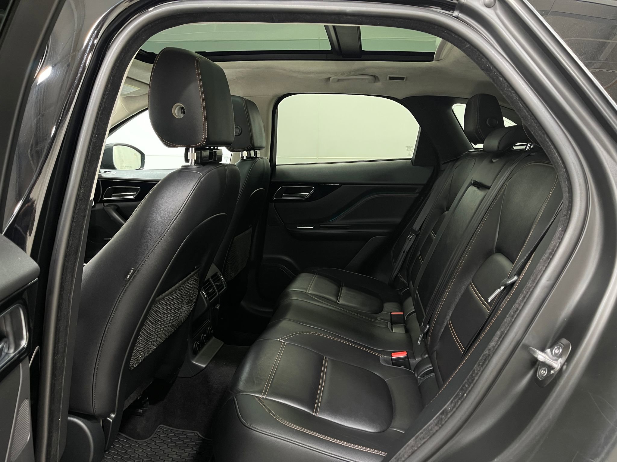 Used 2019 Jaguar F-PACE Prestige image 30