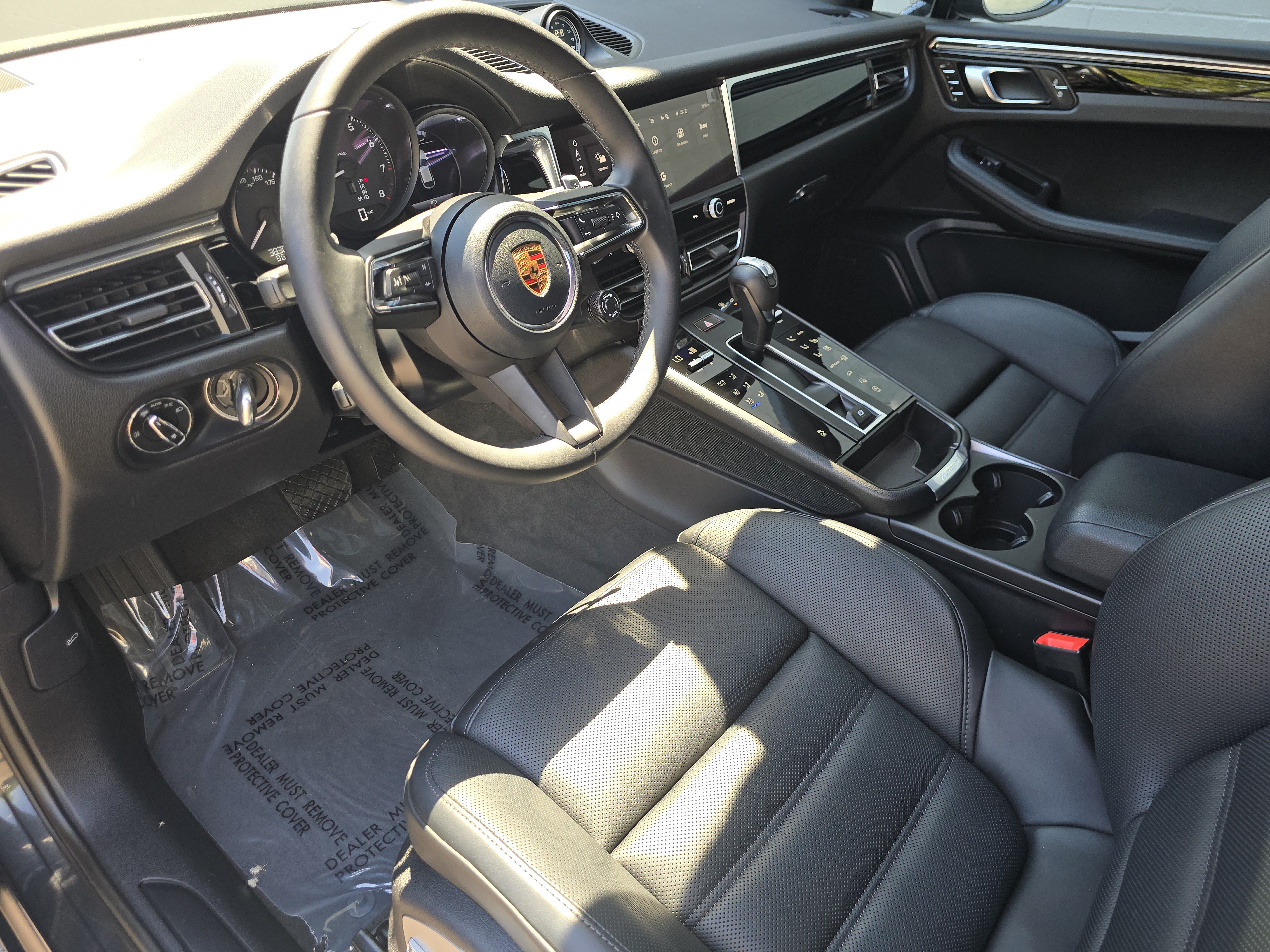 Certified 2026 Porsche Macan AWD/4WD image 4