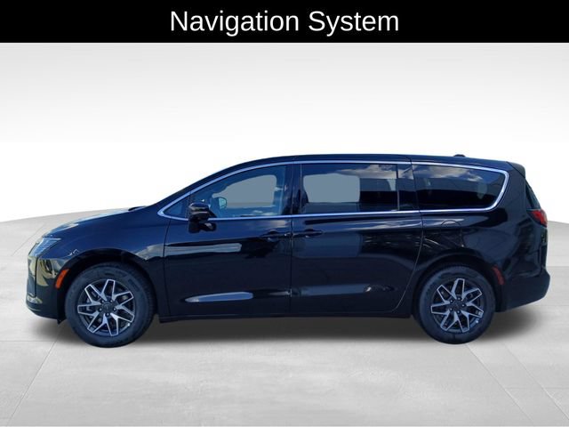 New 2027 Chrysler Pacifica Limited w/ Family Tech Group AWD/4WD image 2