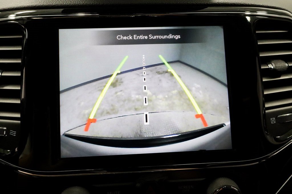 Used 2021 Jeep Grand Cherokee Limited image 2