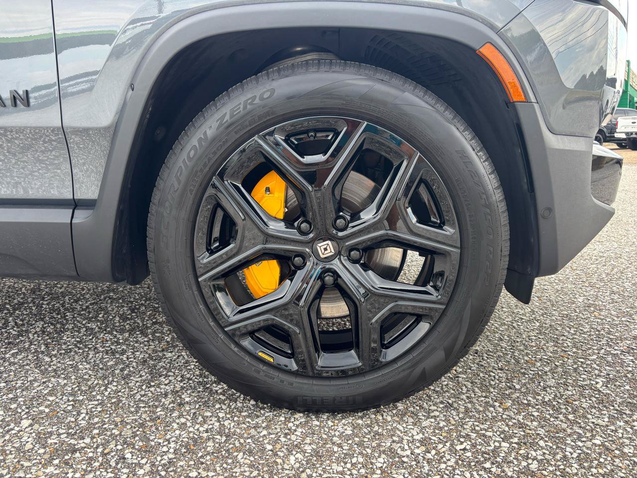 Used 2024 Rivian R1S Adventure AWD/4WD image 31