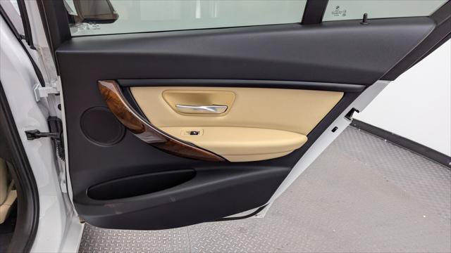 Used 2018 BMW 320i Sedan RWD image 19