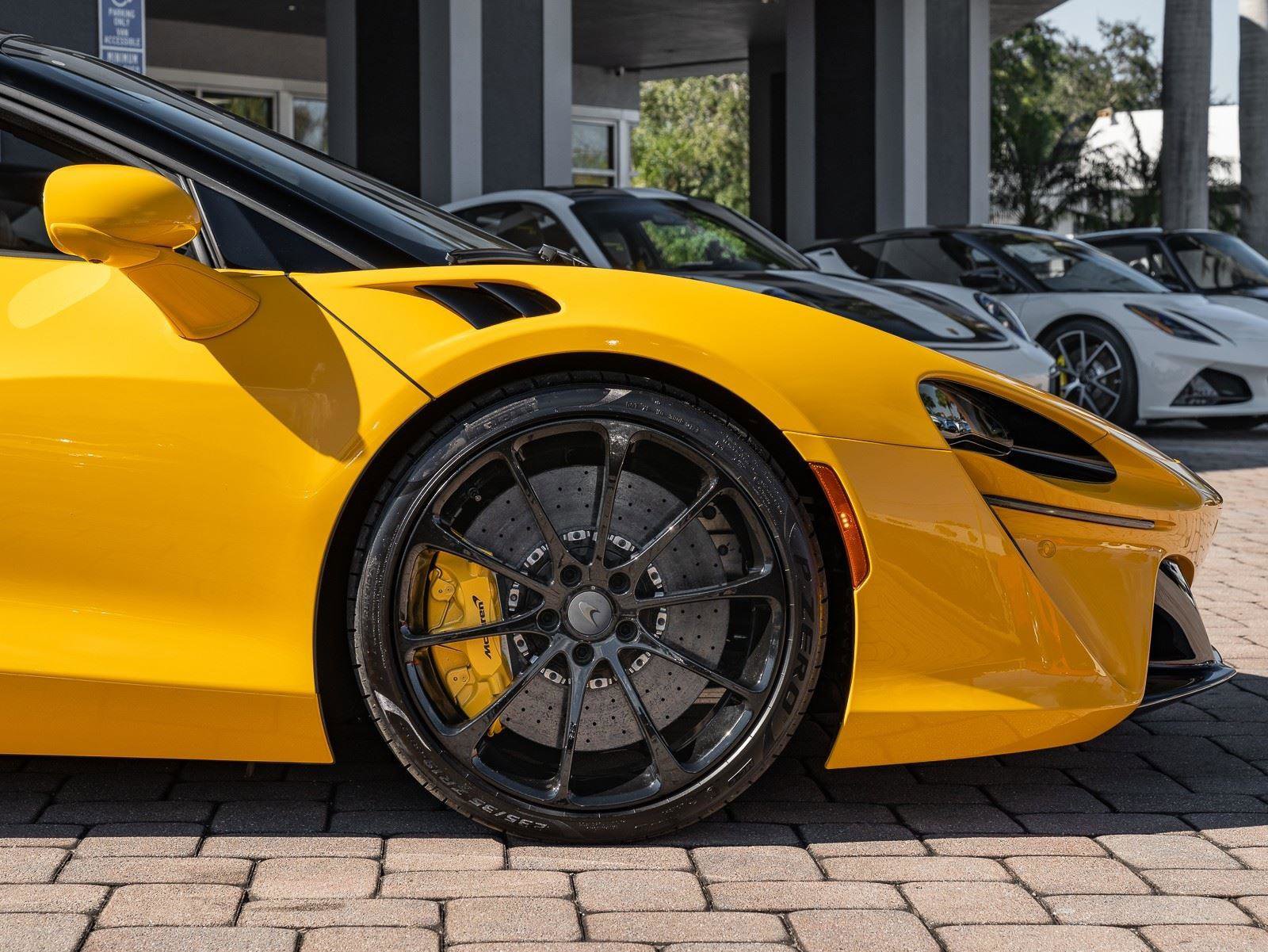 Used 2025 McLaren Artura Spider image 11