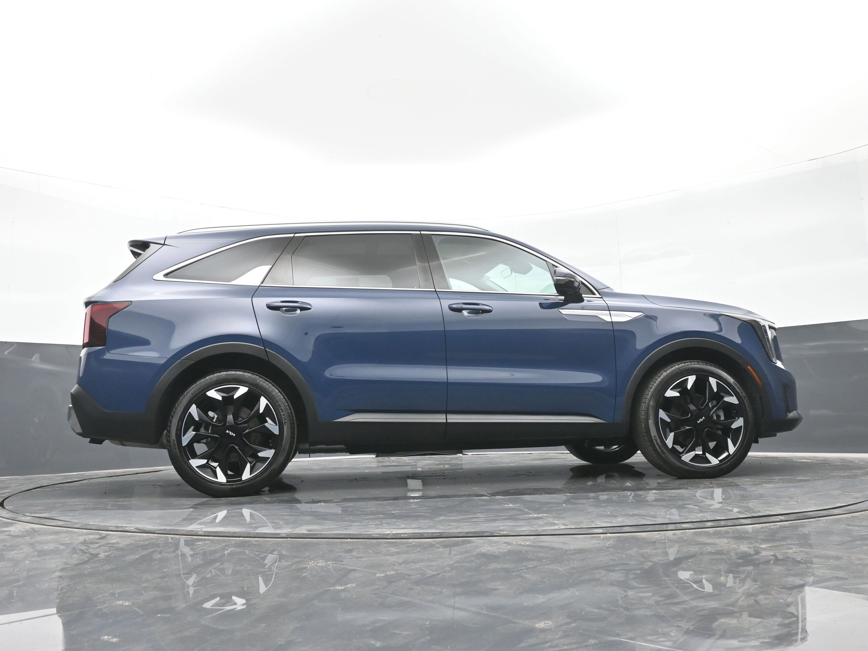 Used 2024 Kia Sorento EX w/ Panoramic Sunroof Package image 48