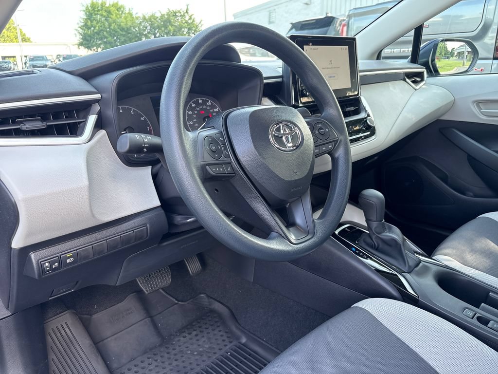 Used 2025 Toyota Corolla LE FWD image 14