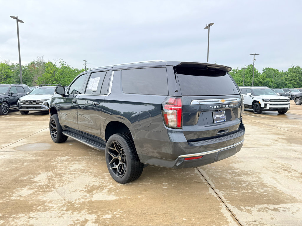 Used 2022 Chevrolet Suburban LT RWD image 9